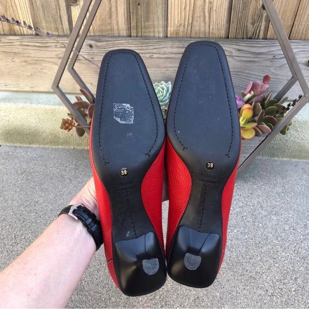 Prada Vintage Red Pebbled Leather Kitten Heel Loafers 39 Made in Italy - Picture 6 of 8